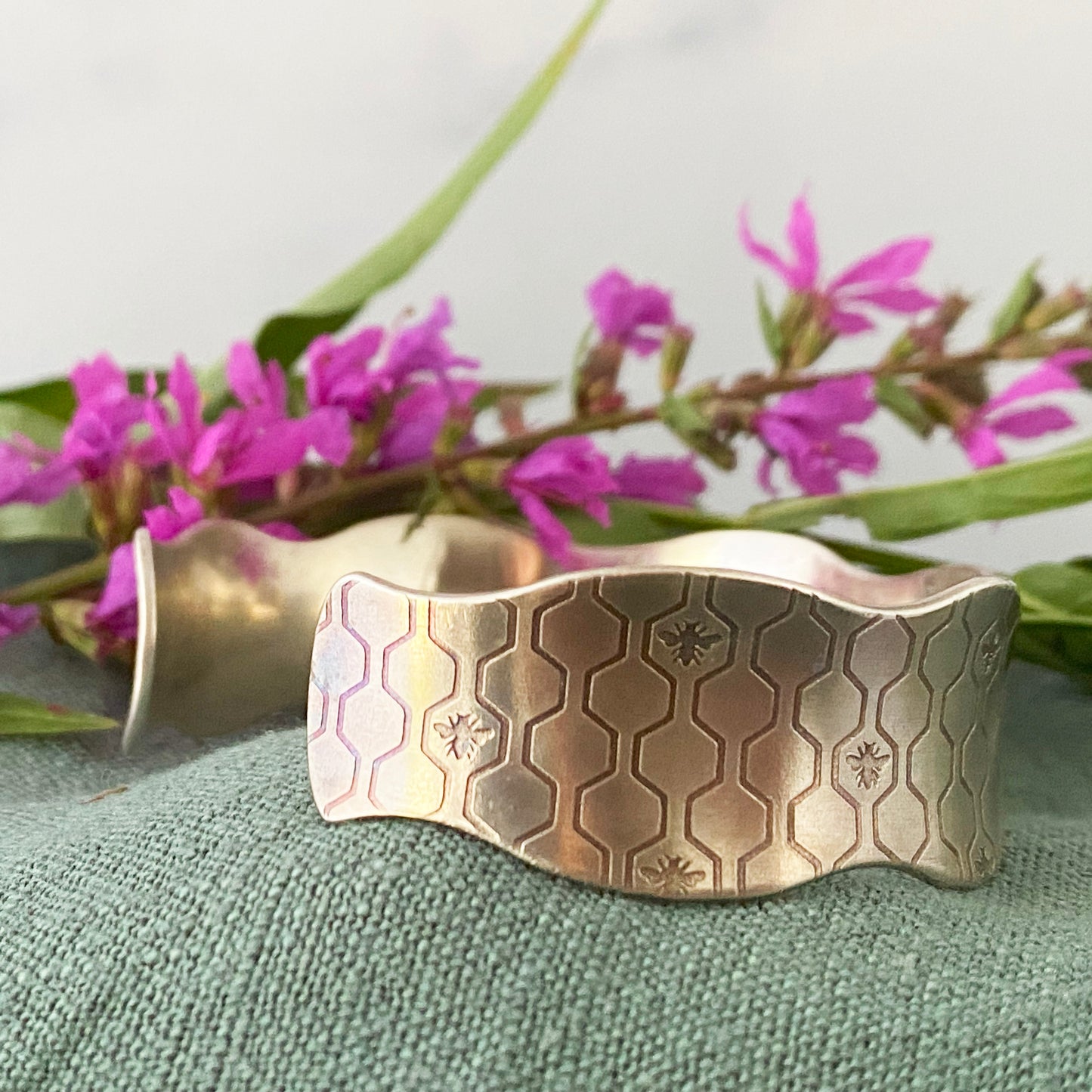 Itty Bitty Bee Wavy Anticlastic Cuff