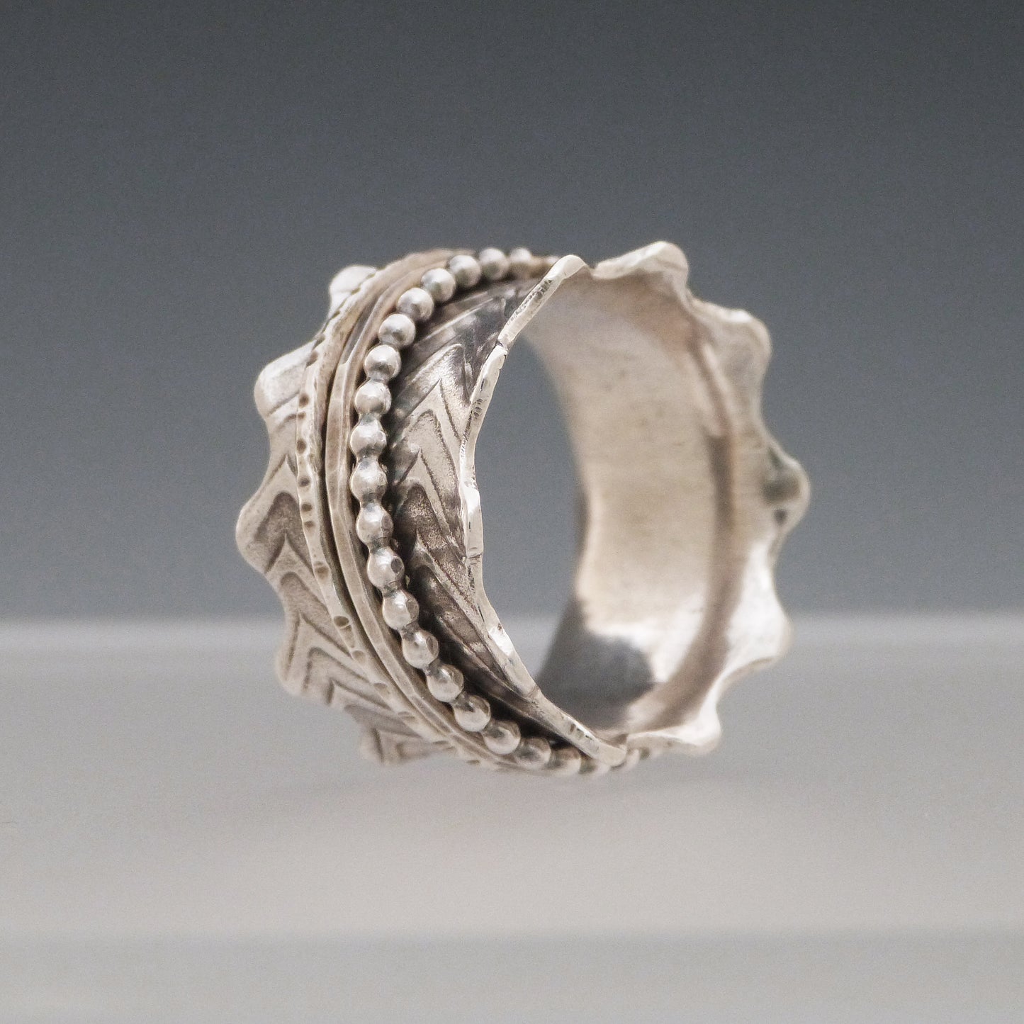 Wavy Edge Spinner Ring