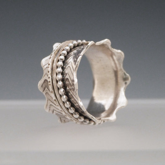 Wavy Edge Spinner Ring
