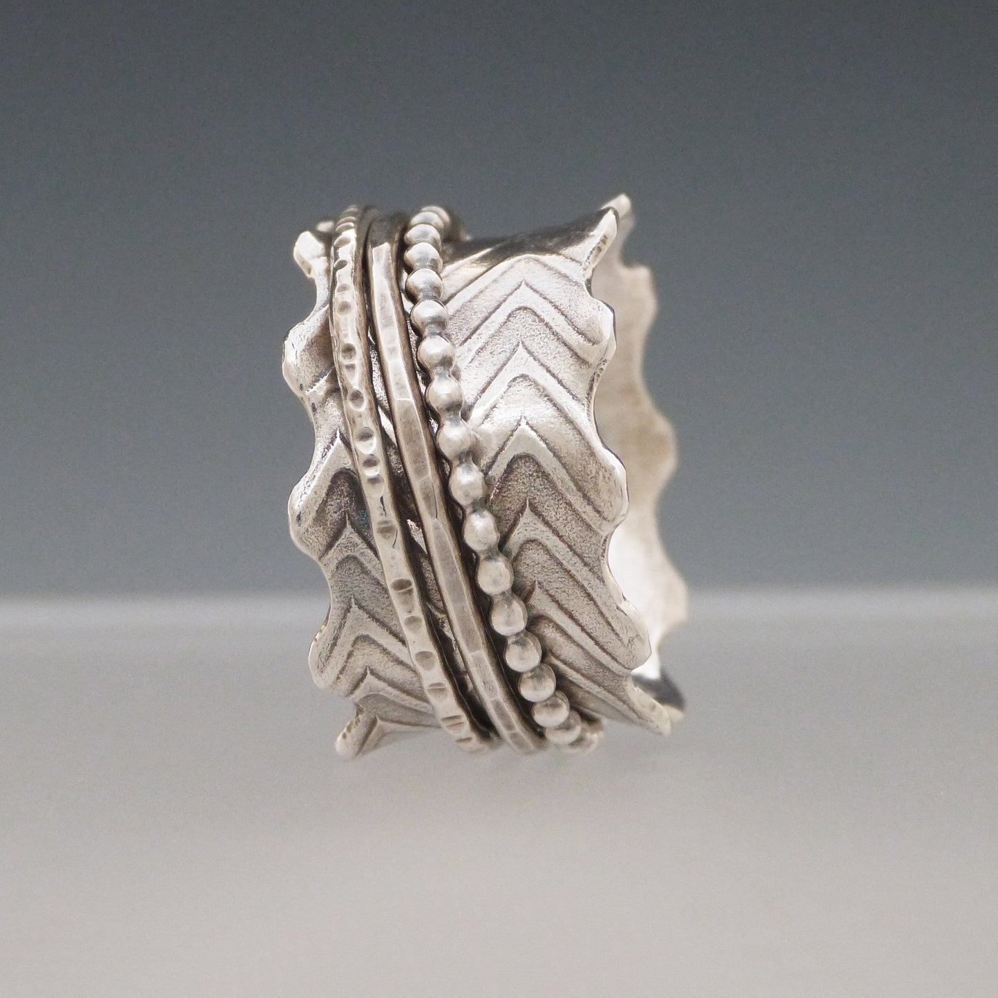 Wavy Edge Spinner Ring